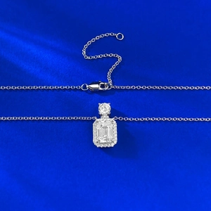 Squisita collana in argento S925 con pendente a boccetta di profumo taglio smeraldo