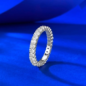 Sparkling S925 sterling silver eternity ring with full-circle brilliant cut diamonds