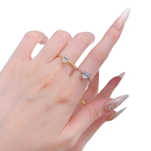 Minimalist 925 silver ring with 1 carat oval cut stone on gold and silver bands
