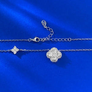 Elegant S925 sterling silver four-leaf clover pendant necklace with moissanite crystals