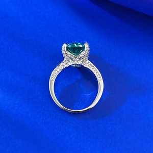 Bague luxueuse en argent S925 avec tourmaline verte 10x12mm et pavé de diamants blancs
