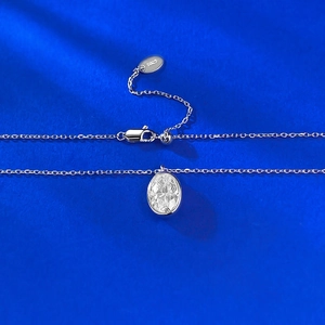 Collier classique en argent sterling 925 avec pendentif étincelant ovale