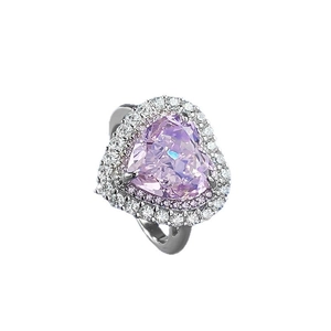 Elegante anello in argento S925 con pietra centrale rosa a cuore e alone di diamanti