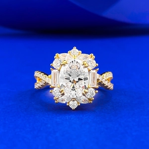 Luxury 925 Sterling Silver Gold Plated Oval Cut Rhinestone Halo Engagement Ring Twisted Pavé Band Fashion Jewelry For Women