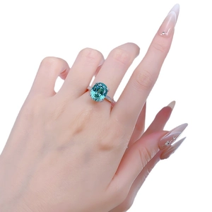 Bague élégante en argent S925 avec tourmaline verte ovale 10x12mm et petits diamants