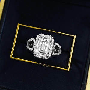 S925 Silberring mit Smaragdschliff, 6 Karat Hauptstein und Halo-Diamanten in Samtbox