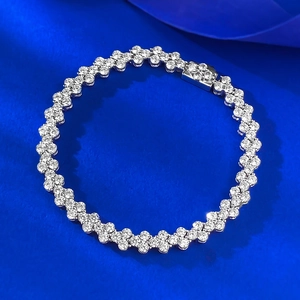 S925 Sterlingsilber Vierblättriges Kleeblatt Blumen Armband Voll Zirkonia Besetzt Römischer Stil Eleganter Damenschmuck Party Geschenk