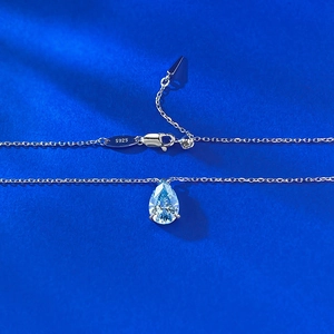 Collier en argent sterling S925 avec pendentif en pierre bleue claire taille poire