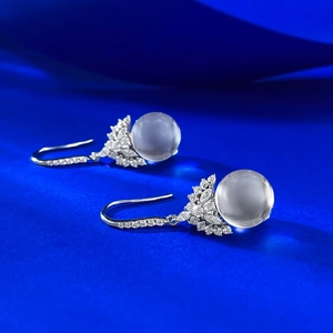 Macro de boucles d'oreilles S925 argent avec perles cristal blanc et pierres brillantes