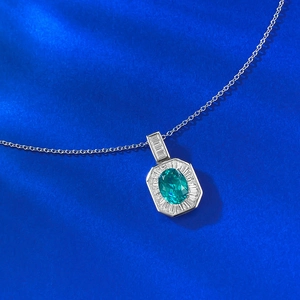 Collier en argent S925 style Art Déco avec pendentif émeraude et zircons baguettes