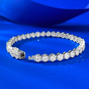 Bracelet élégant en argent S925 avec maillons hexagonaux sertis de diamants brillants