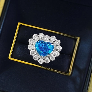 Bague luxueuse en argent S925 avec saphir bleu en forme de cœur et halo de diamants