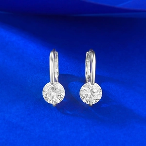 Boucles d'oreilles classiques en argent S925 avec zircons ronds et brillants