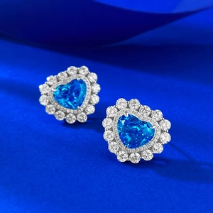 Elegante S925 Silber Herz Aquamarin Ohrstecker mit funkelnder Diamant-Umrandung