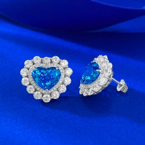 Detailansicht S925 Sterlingsilber Herzohrringe mit Aquamarin und Zirkonia Halo