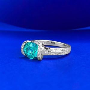 Bague en argent sterling S925 avec une grande pierre bleue Paraiba ronde et des zircons
