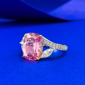 Bague élégante en argent S925 avec pierre rose taille coussin et pierres latérales marquise