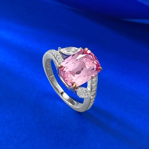 Bague élégante en argent S925 avec une grande pierre rose et des diamants d'accentuation