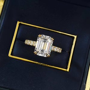 Luxurious S925 silver gold-plated ring with 9x12mm emerald cut white carbon diamond
