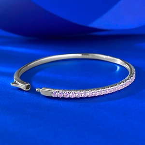 Detail of S925 silver bracelet featuring pink stones and secure clasp mechanism
