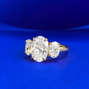Elegant gold S925 silver oval three-stone engagement ring with sparkling diamonds