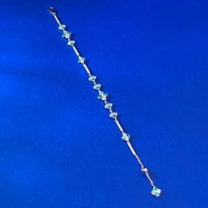 Detail of silver clover bracelet with blue zircons and adjustable sliding clasp