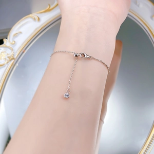 Détails du bracelet cœur en argent S925 avec fermoir réglable et pierre en zircone