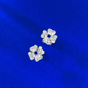 S925 silver four-leaf clover earrings with blue sapphire heart-shaped petals