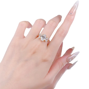 Elegant gold S925 silver ring with three oval-cut stones for wedding and engagement