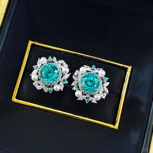 Boucles d'oreilles S925 argent avec pierres bleu Paraiba et perles dans leur écrin