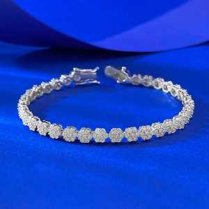 Sparkling S925 silver snowflake bracelet with micro-paved cubic zirconia and box clasp