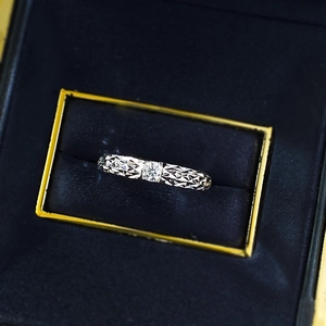 Close-up of a 925 sterling silver moissanite ring with textured dragon scale band