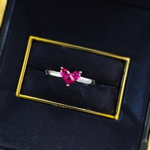 Elegant 925 silver ring featuring a heart-shaped ruby in a dark blue velvet jewelry box