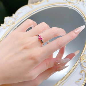 Detail of a minimalist 925 silver ring featuring a pink heart-shaped gemstone on hand