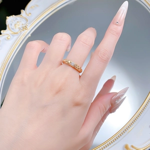 Detail of 925 silver gold-plated dragon scale ring with round moissanite on model hand