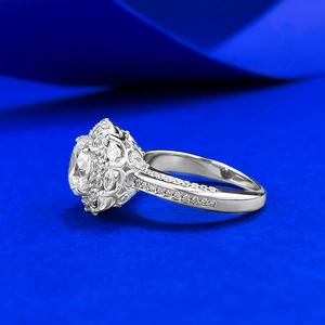 Klassischer S925 Sterling Silber Ring mit 8mm runden Halo-Schliff Diamanten