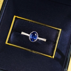 Elegant S925 silver ring featuring an oval blue sapphire gemstone in a vintage setting