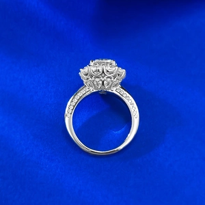 Klassischer 925 Silberring mit floralem Halo und 8mm rundem funkelndem Hauptstein