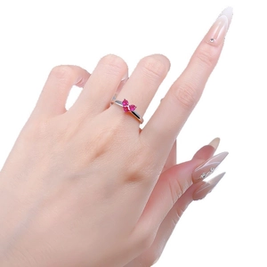 Elegant 925 silver ring featuring three red heart-shaped stones in a clover pattern