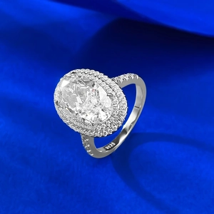 Luxuriöser S925 Sterlingsilber Ring mit großem ovalem Stein und Doppel-Halo-Design