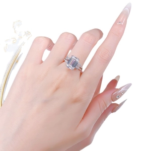 Luxurious S925 silver ring with large emerald cut carbon diamond on female hand