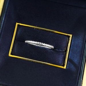 Close-up of a 925 sterling silver twist ring showcased in a premium jewelry gift box