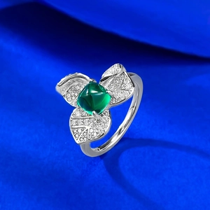 Bague en argent S925 avec pierre émeraude carrée et motif de pétales de feuilles