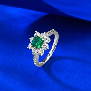 Classic S925 sterling silver ring with emerald-cut green gemstone and flower halo