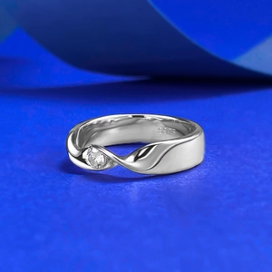 Polished S925 sterling silver ring featuring a twisted band and a sparkling round zircon