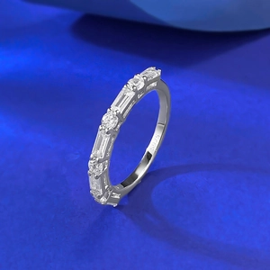 Bague éternité en argent sterling S925 avec cristaux rectangulaires et ronds alternés