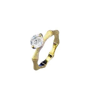 S925 Silberring im Bambus-Design mit 6mm Zirkonia und gebürstetem Gold-Finish