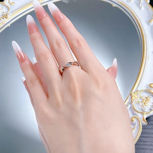 S925 sterling silver ring with twisted band and sparkling round-cut solitaire zircon