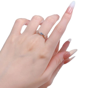 S925 silver twist band ring with round zircon on hand, elegant minimalist style