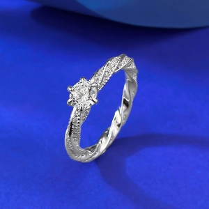 Elegant S925 sterling silver twist ring with 5mm cubic zirconia in six-prong setting